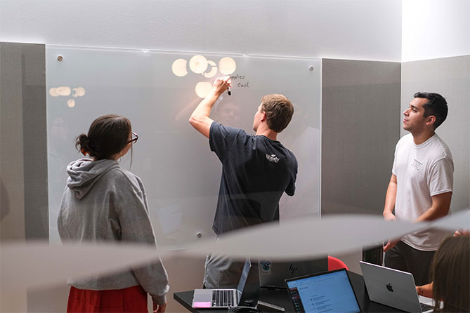 Western Kentucky University business students work on coursework together.