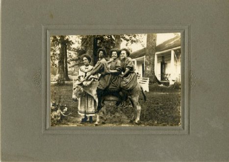 Mammoth Cave Hotel girls with donkey